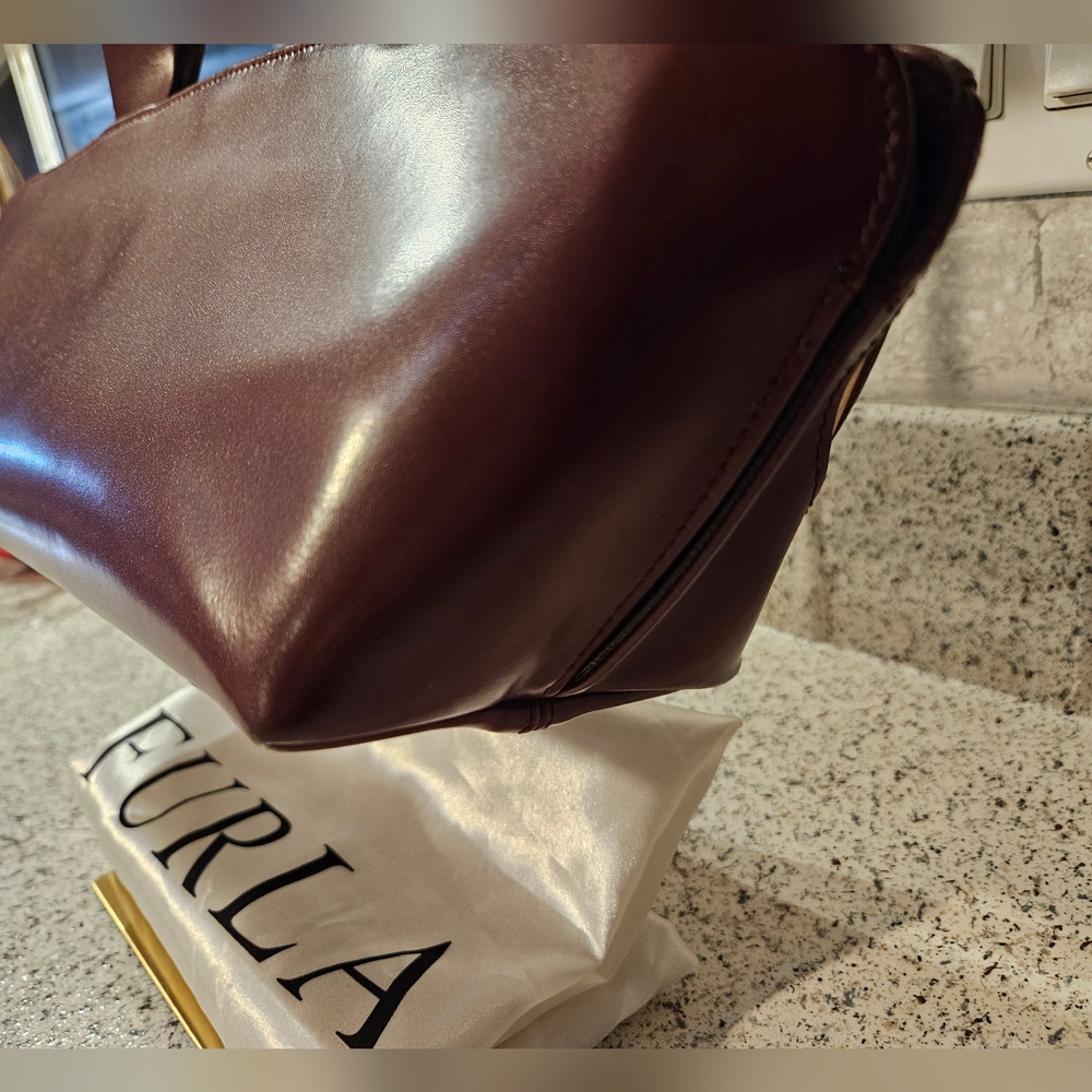 FURLA - NWOT SLEEK Deep Burgundy Leather Handbag With Branded Dust Bag - Picture 12 of 17